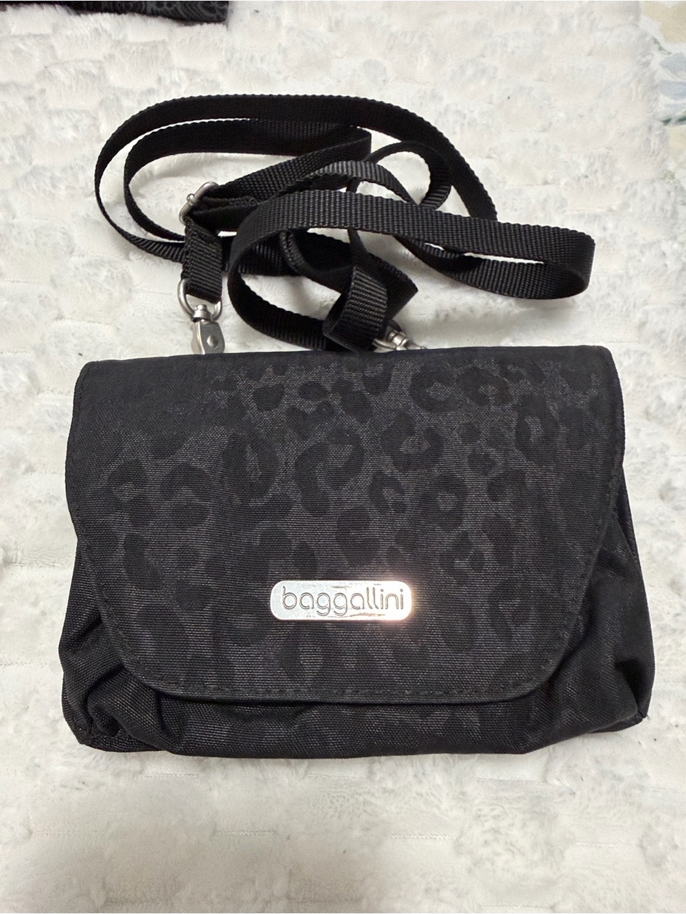 3 price lot crossbody Baggallini bags nwot